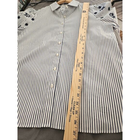 Chico's size 1 blouse - Picture 5 of 6